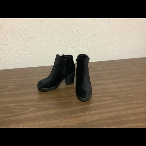 🎉HOST PICK🎉 vintage Dressy Black velour zip up 3” platform booties - Picture 10 of 11